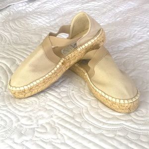 New tan espadrilles women’s 7.5. Made in Spain.